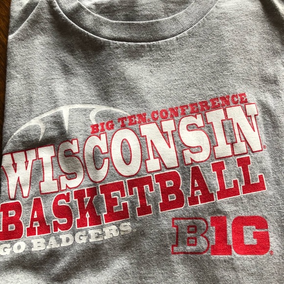 Three Wisconsin Badger short sleeve T-shirts - Picture 3 of 4